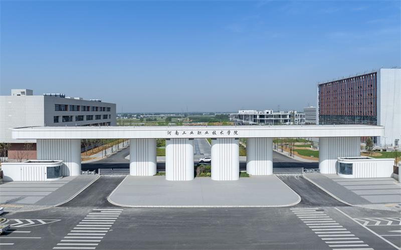 光武校区:南阳市工农路291号