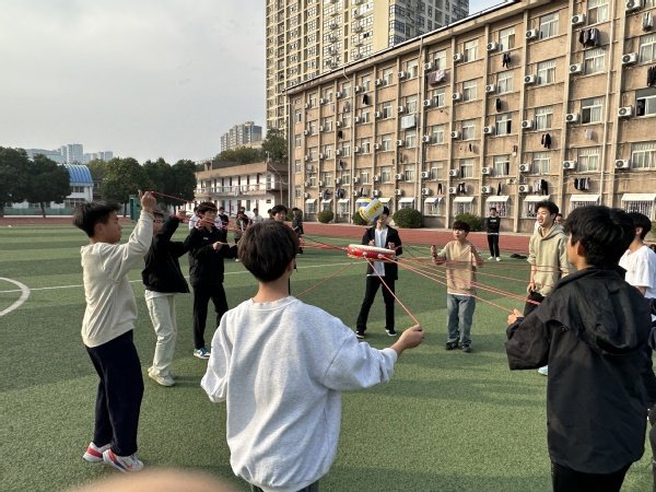 引导学生树牢向上向善的精神追求