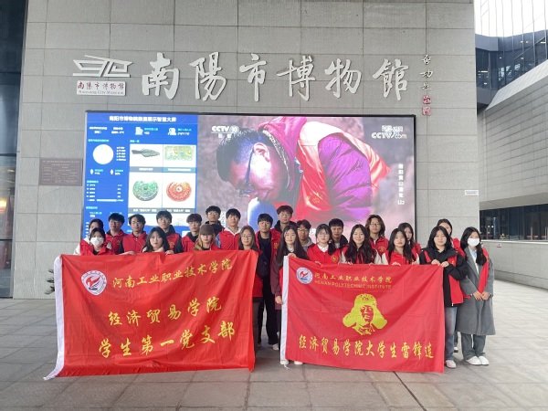 目前在校生人数超过2300人
